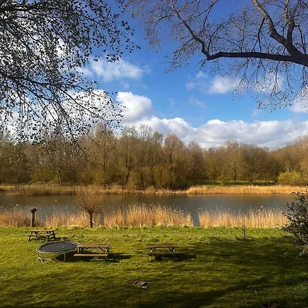 בית הארחה Family House