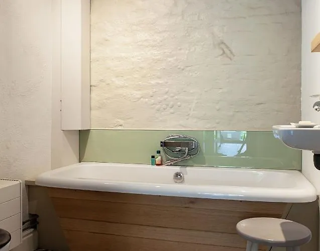 Family House בית הארחה