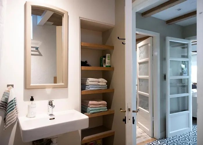 Family House בית הארחה 3*